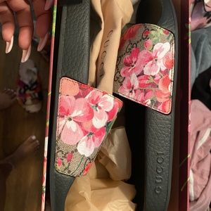 BRAND NEW !Gucci Foral slides